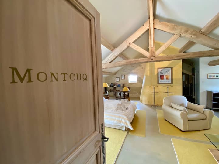 Suite Montcuq 
1 cama en 160 + 1 sofá cama en 140