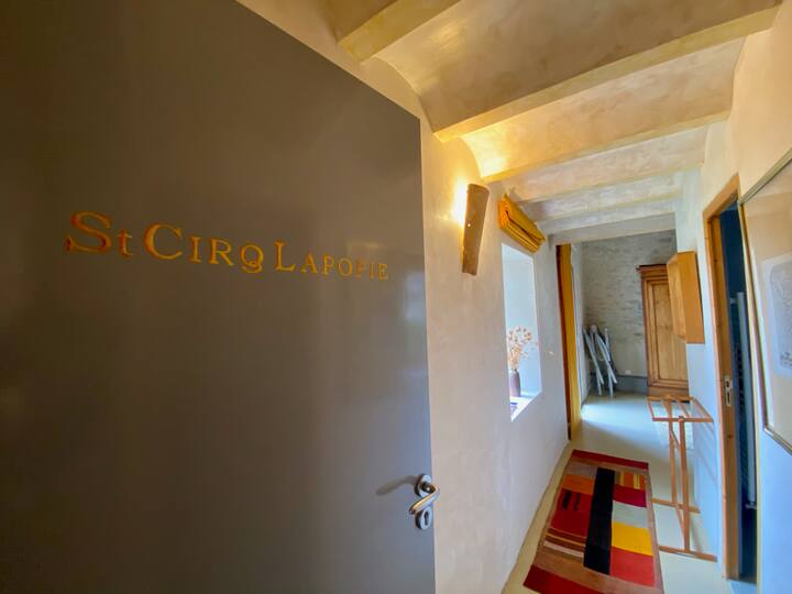 Suite St Sirq Lapopie 
1 cama en 180 + 1 sofá cama en 140