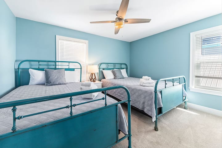 Slaapkamer: 2 Queens - 2e verdieping