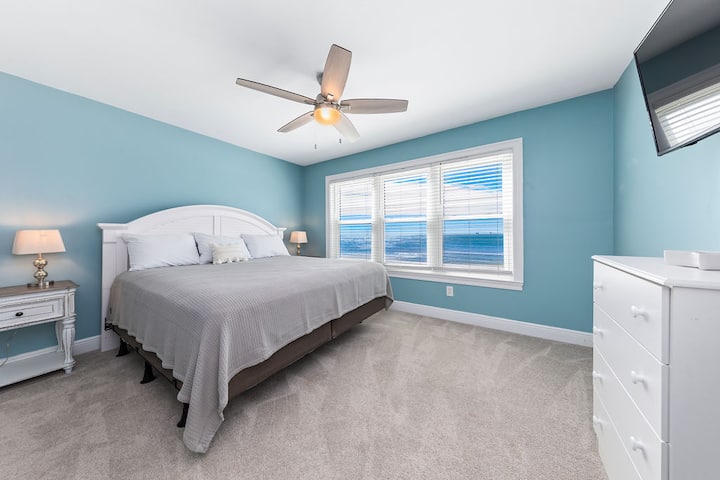 2e verdieping - hoofdslaapkamer - kingsize badkamer met eigen badkamer