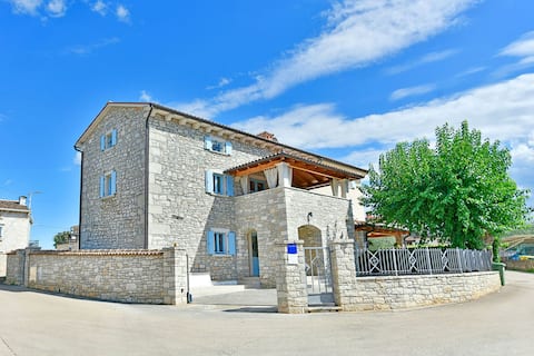 Top performing Airbnb: Villa Regina Perci in Stranići Kod Nove Vasi
