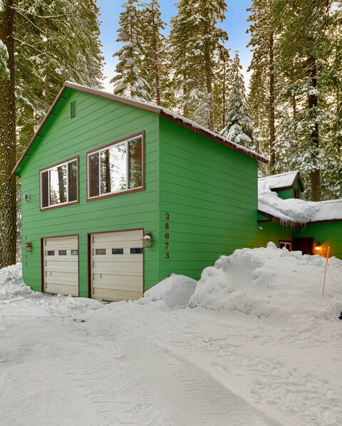 Lassen Getaway | Scenic, Clean, & EV Charger