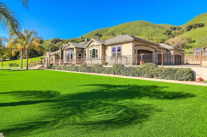 Welcome To Your Wineries Retreat -Tuscany Escape