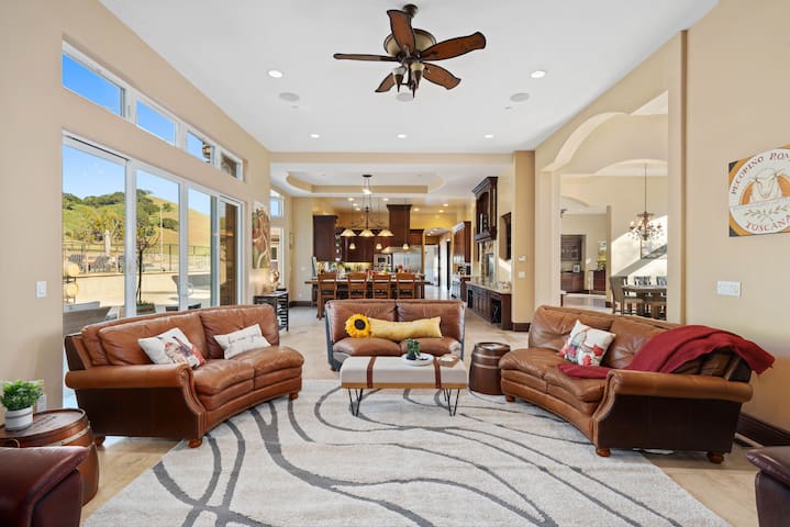 Welcome To Your Wineries Retreat -Tuscany Escape gallery image 3