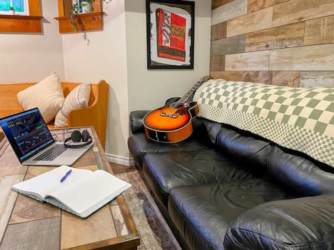 Successful Airbnb property: 'Le Studio' Off Broadway in Core Neighbourhoods Sector