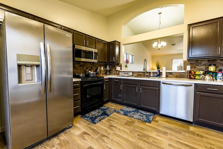 3/2 Family-ready | 2-car Garage | Backyard Bbq - Sun City, AZ