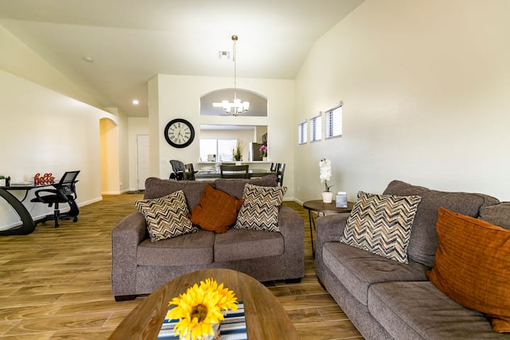 3br 2ba Smart Tvs Fast Internet Click To See More - Sun City, AZ