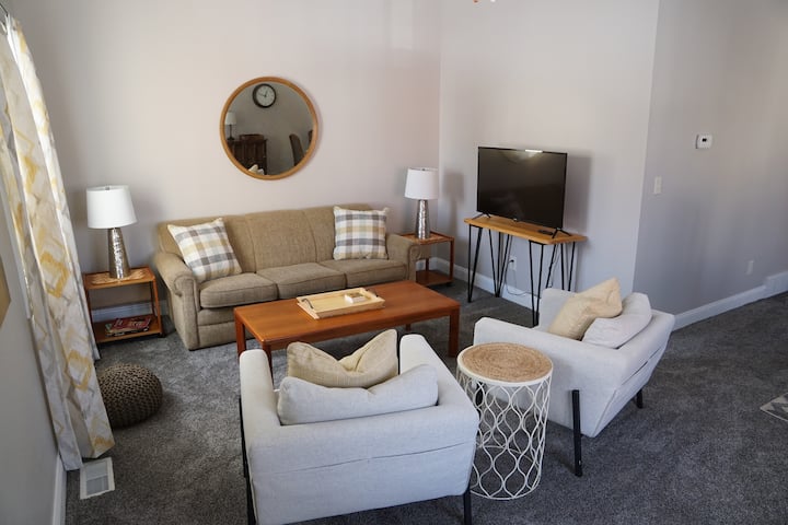Pike House Retreat - A Block From Downtown Alpena - Alpena, MI