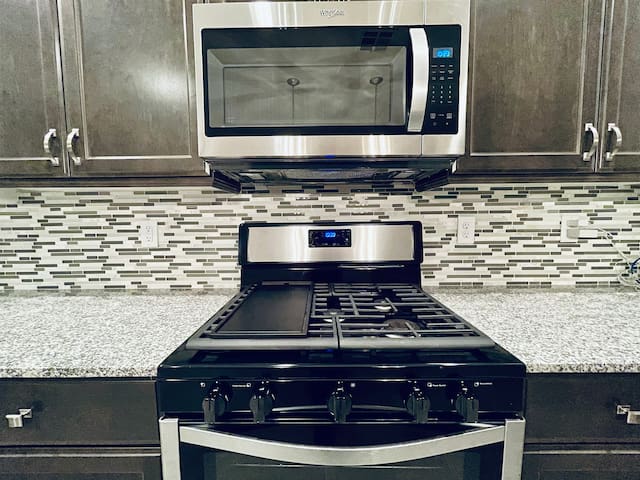 7 Beds | 3 Bath | Tri-Level gallery image 3