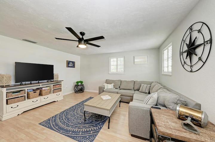 Waterfront Home W/ Private Dock, Kayaks, And Yard! - Bradenton, FL