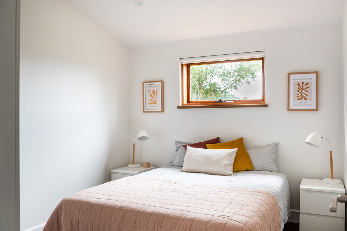 Spavaće sobe s bračnim krevetom i 100% posteljinom i ugradbenim ormarom