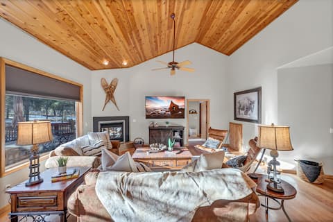 Successful Airbnb property: Backs Forest ~ Separate Guest House ~ Torreon in Show Low