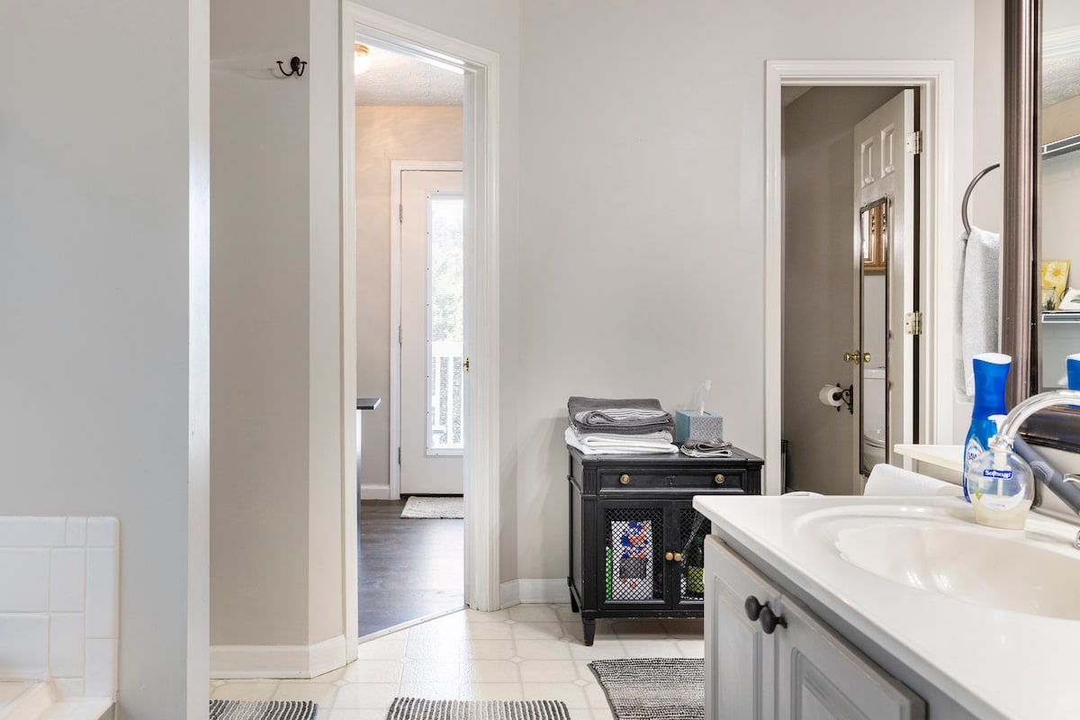 Dacula/Mulberry Private Entrance Suite