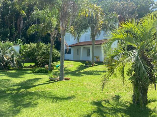 Entire home with 3 bedrooms in Governador Celso Ramos - Casa pé na areia no Costão da Baía dos Golfinhos
