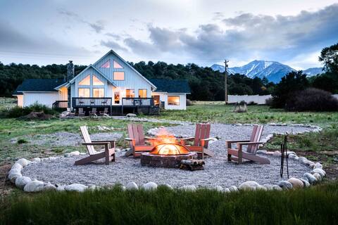 Riverfront Ranch w/ Hot Tub, Fire Pit & Boat Ramp
