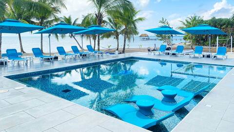 Private Oceanfront Resort 8 King Beds & Pickleball