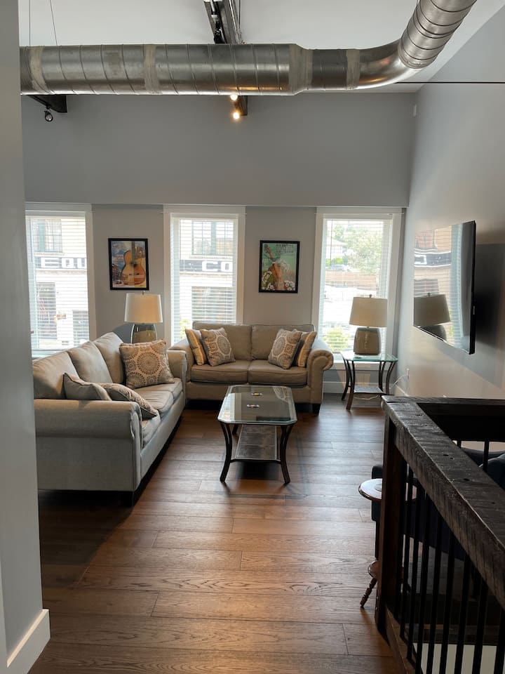 Amazing Loft! Bristol Tn/va 2br/2ba Walk State St - Bristol, TN