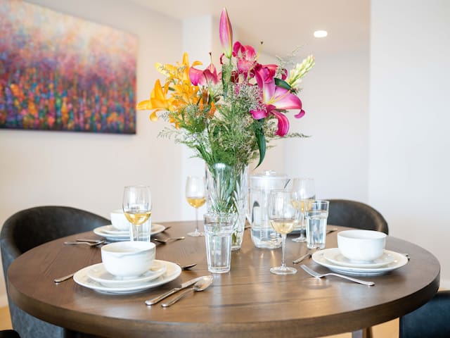 A/C, Amazing Location, 12th floor view, Fast Int. gallery image 4