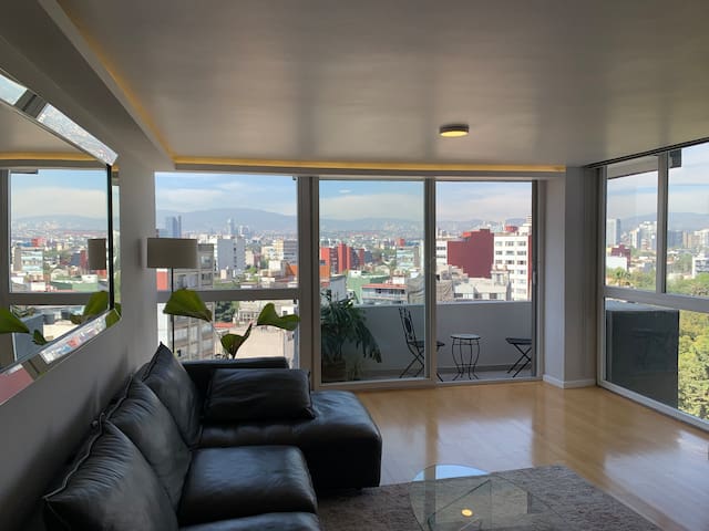 A/C, Amazing Location, 12th floor view, Fast Int. gallery image 3