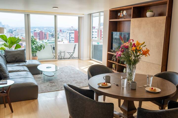 A/C, Amazing Location, 12th floor view, Fast Int.