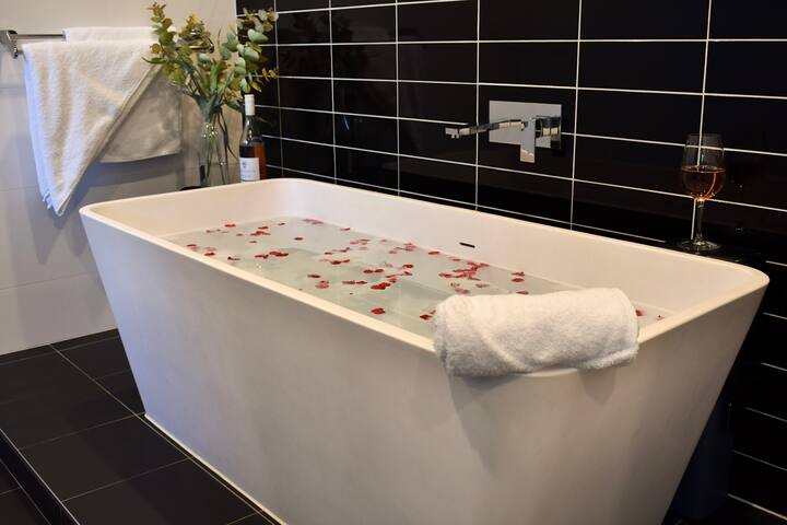 Healesville Shipping Container Home – Whole house gallery image 4