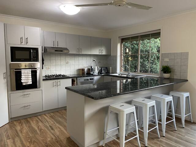 Valley House – home in the best location! gallery image 3