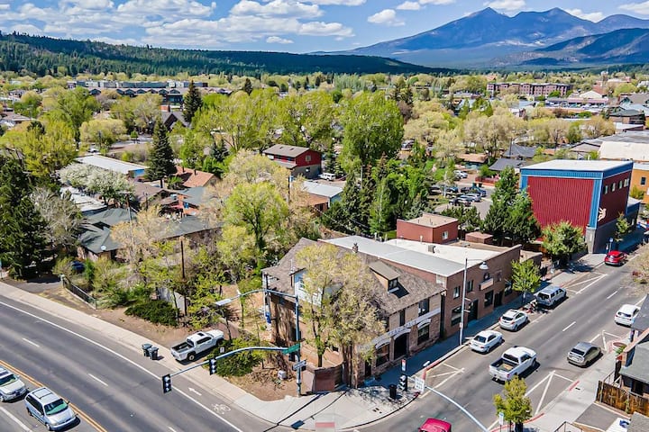 Complete Remodel Loft In Downtown Flagstaff! 2bd - 플래그스태프