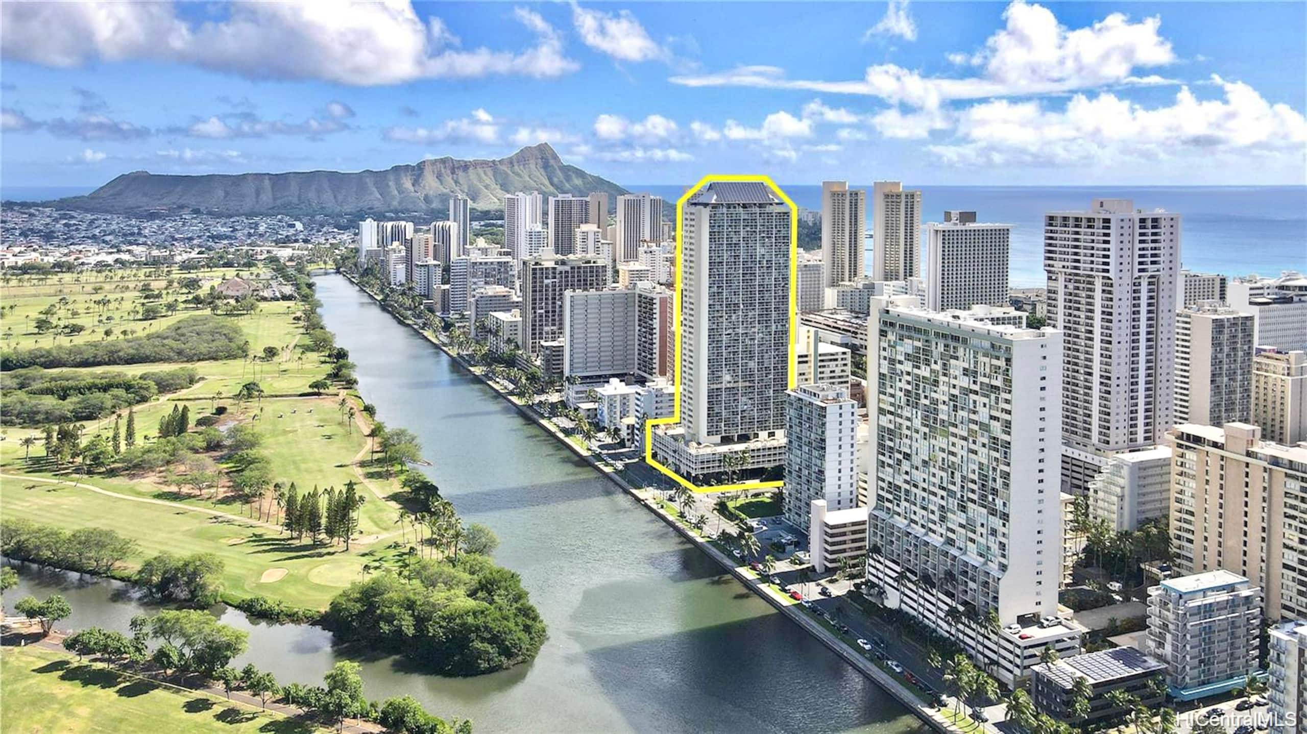 Condo in Honolulu · ★4.92 · Studio · 2 beds · 1 bath - Image 42