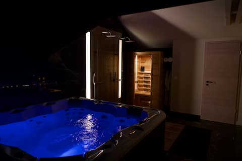 Beautiful villa le89golden with hot tub and sauna