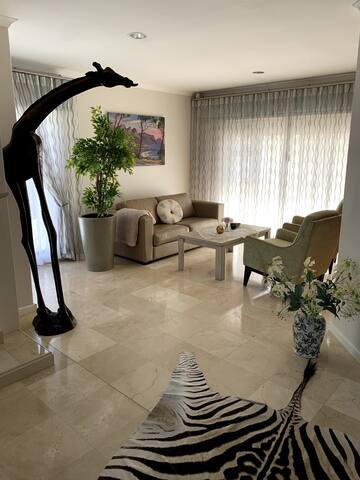 Big Villa with views, pool & Jacuzzi for up to 10 gallery image 5