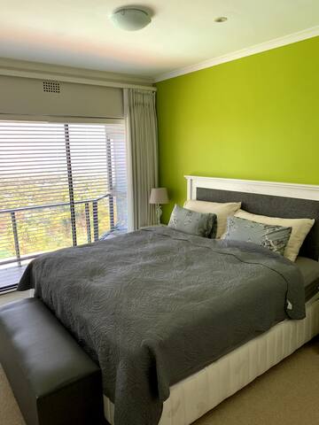 Villa style living with magnificient views gallery image 2