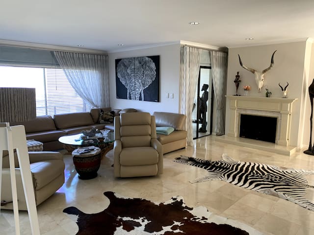 Big Villa with views, pool & Jacuzzi for up to 10