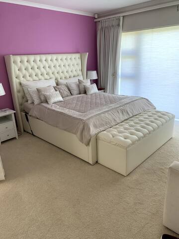 Villa style living with magnificient views gallery image 5