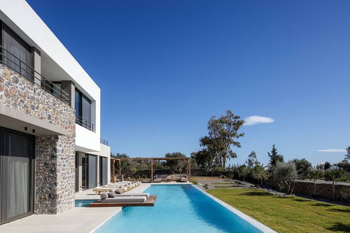 115m2 pool, daily cleaning, sauna, near beaches gallery image 2