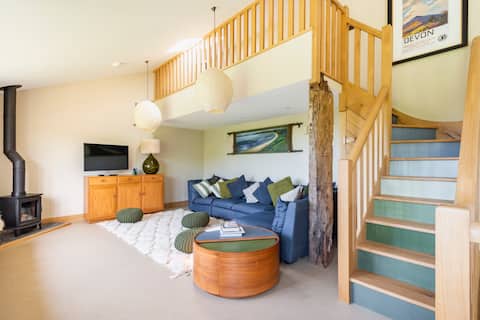 Top performing Airbnb: Fledgling Barn: stunning new coastal holiday home in Stokenham