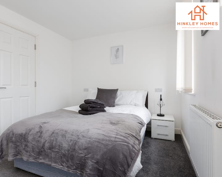 Спална соба во Hinkley Homes Short Lets & Serviced Accommodation
