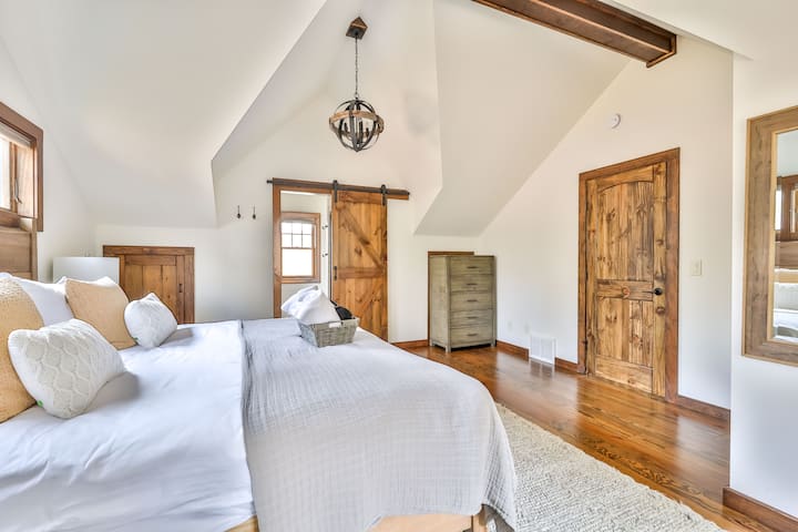 (Countryside, Luxe, Chef’s Kitchens, Golfing, Skiing)