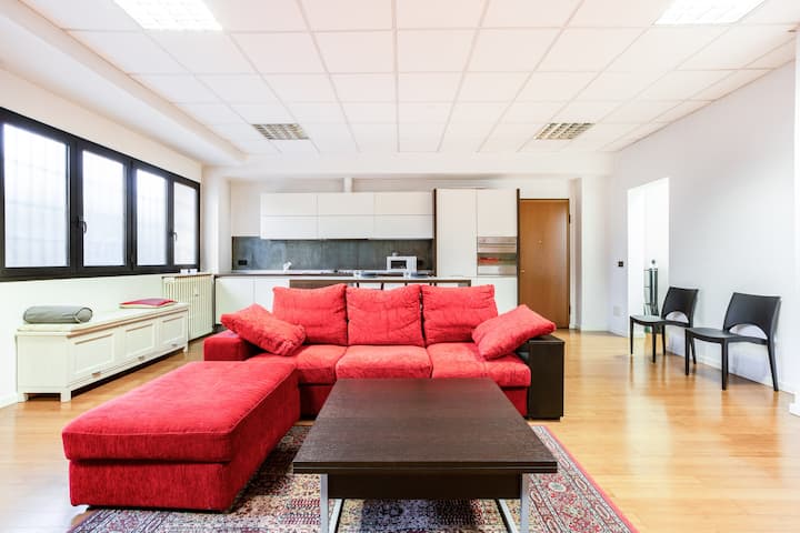 Spacious APT just 250m from "Zara" M3 stop! - Apartments for Rent in  Milano, Lombardia, Italy - Airbnb