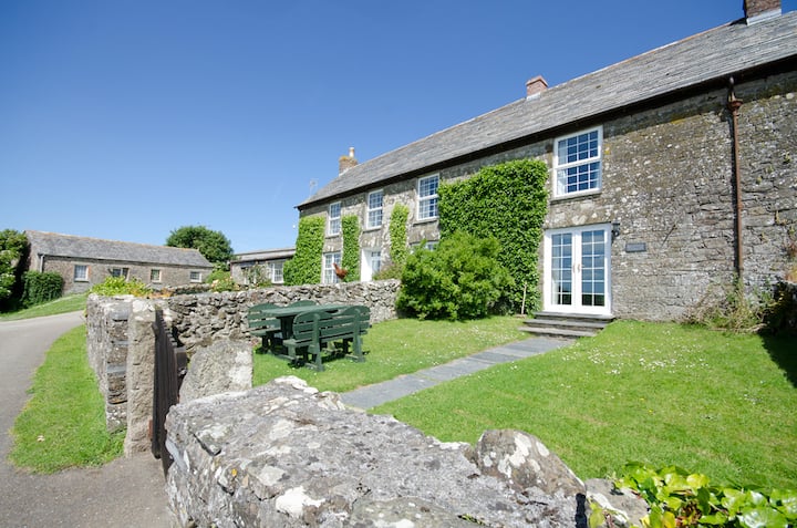 Pear Tree- A Cosy 2 Bedroom Farm Cottage. Sleeps 4 - Wadebridge