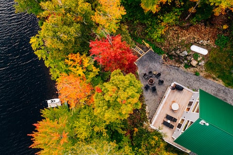 Lakeside💦Near Stowe🏔Hot Tub🔥Lake Views🥂Game Room 🎯