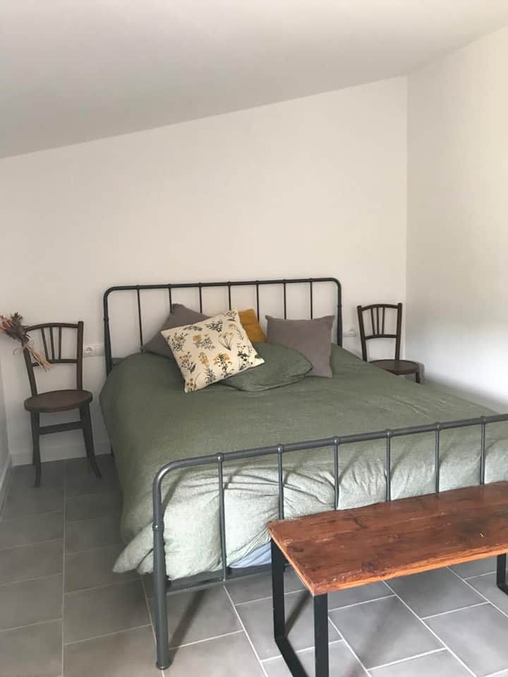 Camera con letto matrimoniale ( I ) e balcone