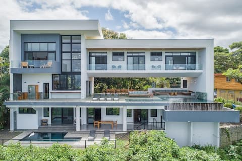 Exclusive Modern Luxurious villa w/ infinity pool!