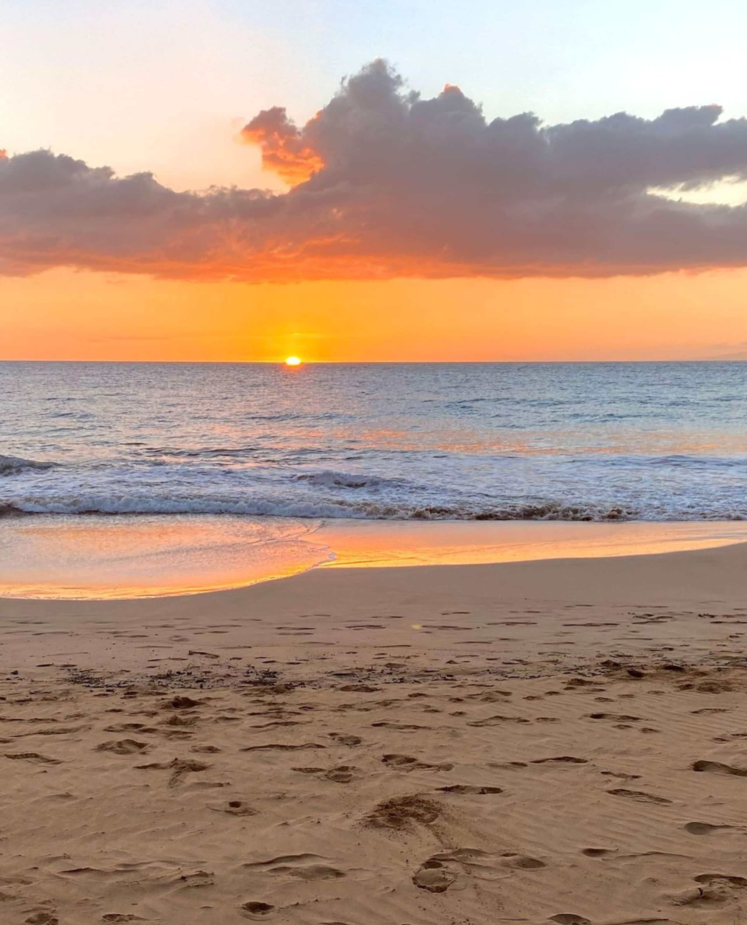 Beautiful beaches for swimming and sunsets! - Image 28