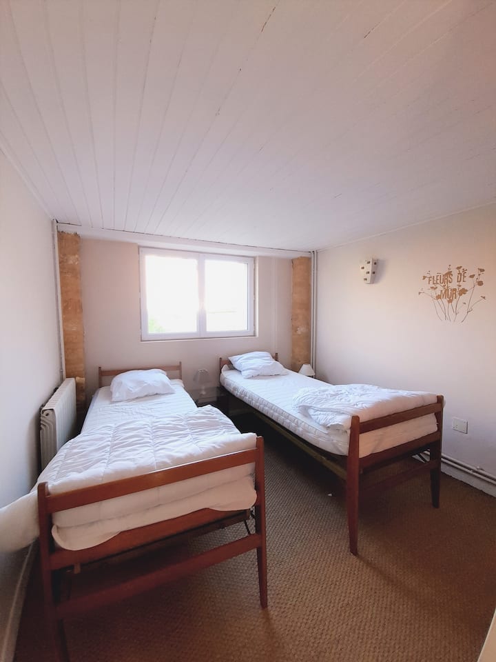 غرفة نوم في الطابق السفلي 2