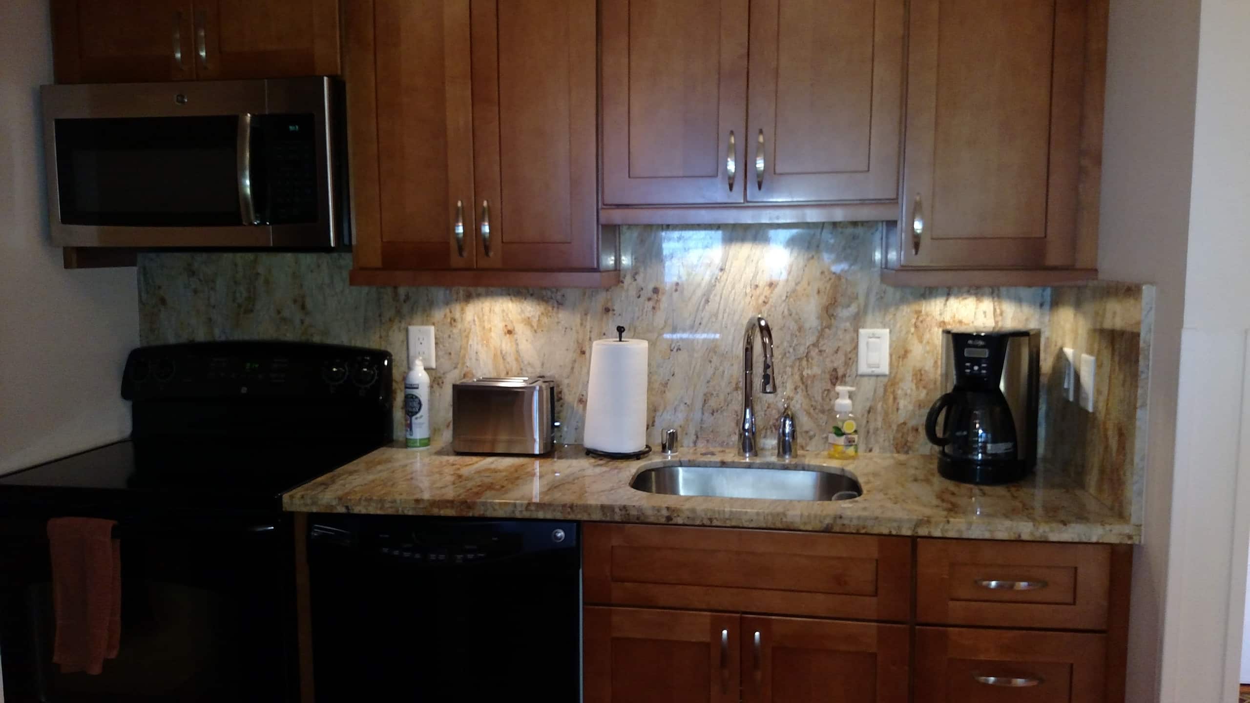 Condo in Wailuku · ★4.94 · 2 bedrooms · 3 beds · 2 private baths - Image 5