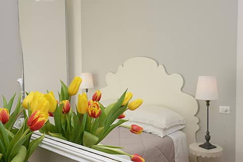Lovely and super bright apartment. Lake view