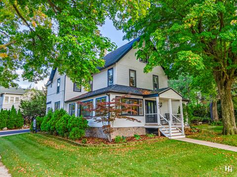 Downtown Lake Geneva Home! Walk 2 Everything!