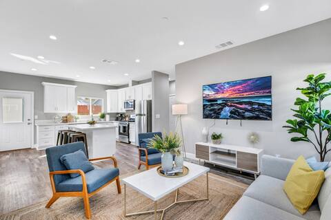 Family-Friendly Home Steps Away from Disneyland!