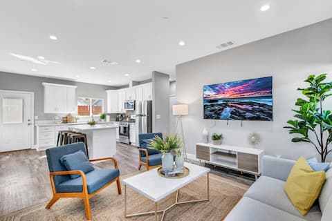 Family-Friendly Home Steps Away from Disneyland!