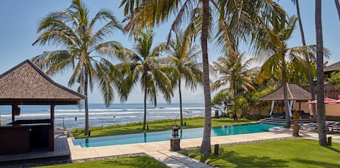 Stunning Spacious Beachfront Private Pool Villa